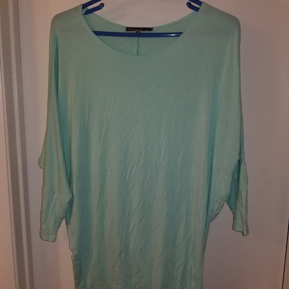 Cute teal 3/4 sleeve shirt